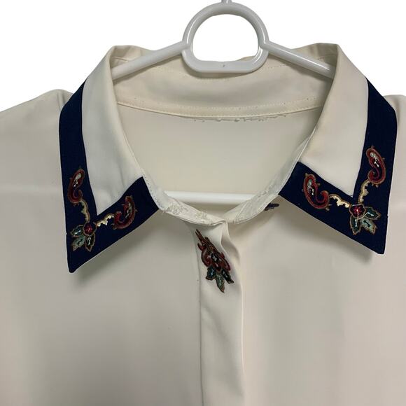 Vintage Women's White and Blue Trim Embroidered Button Up Blouse Size Large - Picture 3 of 6